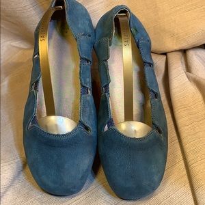 El Naturalista worn once leather adjustable ballet